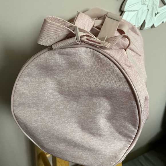 Pink Reebok Gym bag - Picture 3 of 5